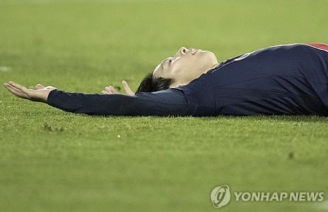 이탈리아 세리에A 우승팀 SSC 나폴리가 이강인 영입에 진심으로 접근하고 있다. 나폴리 소식을 전하는 아레아나폴리에 따르면 나폴리는 흐비차 크바라츠헬리아의 공백을 메우기 위해 공격형 윙어를 찾고 있으며 파리생제르맹 윙어 이강인을 노리고 있다. 이강인은 루이스 엔리케 감독 작전에 맞는 자리를 찾기 위해서 중원, 측면 전방 가리지 않고 출전했다. 결국 본인에게 맞는 옷을 확실히 찾지 못했다. 그 결과 주전 경쟁에서 불리해졌다. 연합뉴스