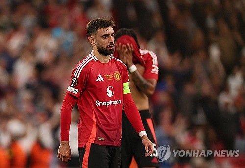 영국 매체 '데일리 메일'이 27일(한국시간) 사우디아라비아 프로리그 알힐랄이 관심을 갖는 브루누 페르난데스에게 3일 안에 결정하라고 통첩을 날렸다고 보도했다.&nbsp;연합뉴스