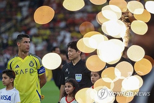 프랑스 매체 '풋메르카토'가 28일(한국시간) 새로운 도전을 예고한 호날두가 사우디프로리그 명문 팀 알힐랄의 제안을 받았다고 보도했다.&nbsp;연합뉴스