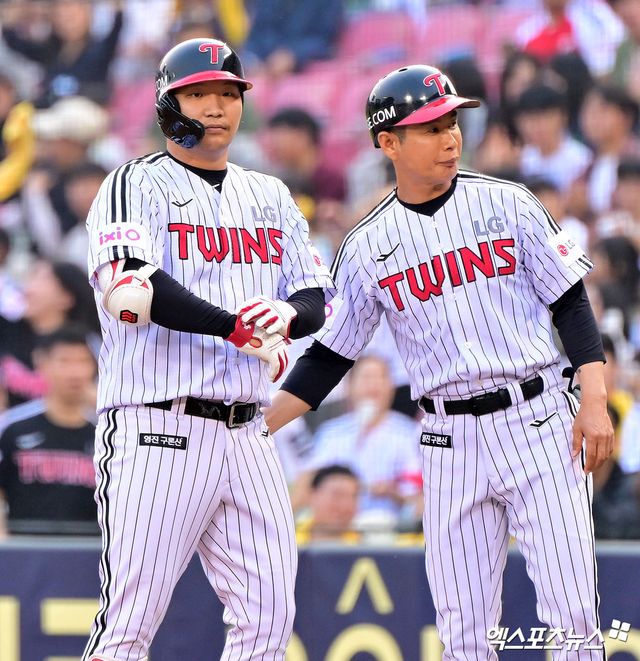 27일 오후 서울 송파구 잠실야구장에서 열린 '2025 신한 SOL Bank KBO리그' 한화 이글스와 LG 트윈스의 경기, 1회말 2사 2루 LG 문보경이 1타점 적시타를 날리고 있다. 잠실, 김한준 기자