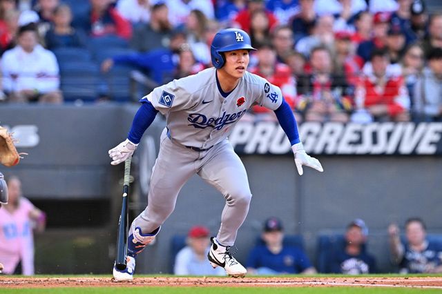 미국 메이저리그 LA 다저스의 김혜성이 27일(한국시간) 미국 오하이오주 클리블랜드 프로그레시브필드에서 열린 2025 메이저리그 클리블랜드 가디언스와의 원정 경기에 9번 타자 겸 2루수로 선발 출전, 3타수 무안타 1득점을 기록했다. 사진 연합뉴스