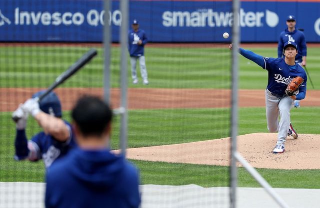 LA 다저스 오타니 쇼헤이가 지난 26일 팔꿈치 수술 후 첫 라이브 피칭에 임하고 있다. AFP 연합뉴스