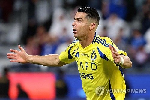 프랑스 매체 '풋메르카토'가 28일(한국시간) 새로운 도전을 예고한 호날두가 사우디프로리그 명문 팀 알힐랄의 제안을 받았다고 보도했다.&nbsp;연합뉴스