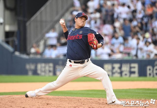 롯데 자이언츠 선발투수 나균안이 경기에 선발 등판해 투구하고 있다. 엑스포츠뉴스 DB