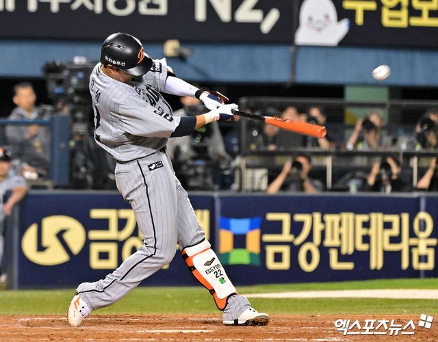 한화 이글스 캡틴 채은성이 28일 서울 잠실야구장에서 열린 2025 신한 SOL Bank KBO리그 LG 트윈스와의 팀 간 7차전에서 연장 11회초 결승 2점 홈런을 기록, 팀 승리를 이끌었다. 사진 김한준 기자