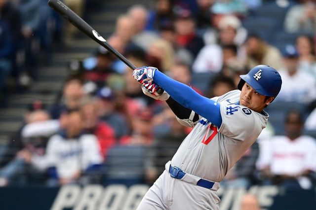 미국 메이저리그 LA 다저스의 오타니 쇼헤이가 28일(한국시간) 미국 오하이오주 클리블랜드 프로그레시브필드에서 열린 2025 메이저리그 클리블랜드 가디언스와의 원정 경기에서 시즌 20호 홈런을 기록, 팀 승리를 이끌었다. 사진 연합뉴스
