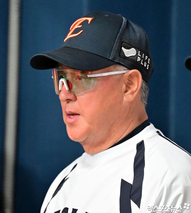 김경문 감독이 이끄는 한화 이글스가 28일 서울 잠실야구장에서 열린 2025 신한 SOL Bank KBO리그 LG 트윈스와의 팀 간 8차전에서 연장 11회 6-5 승리를 거뒀다. 사진 김한준 기자
