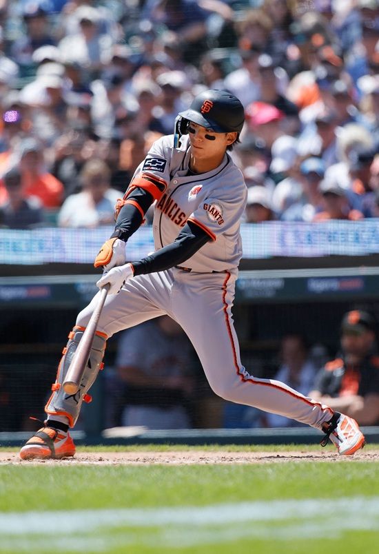 이정후는 28일 미국 미시간주 디트로이트 코메리카 파크에서 열린 2025 메이저리그 디트로이트 타이거스와 원정 경기에 4번 타자 중견수로 선발 출전해 3타수 무안타 1사구를 기록했다. 8경기 연속 안타 행진에 실패한 이정후의 시즌 타율은 0.285에서 0.281로 하락했다. 샌프란시스코도 이정후의 침묵 속에 2연패에 빠졌다. 연합뉴스