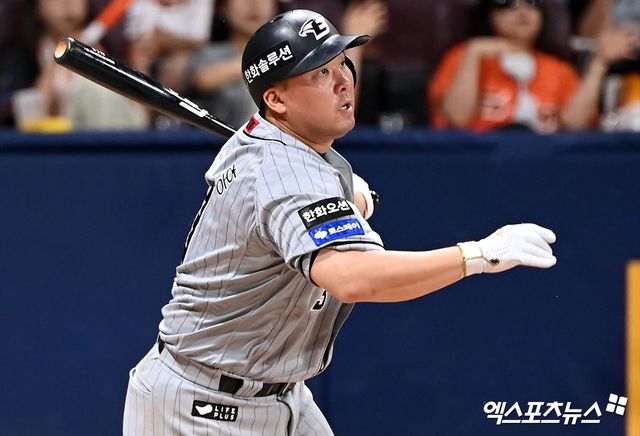 한화 이글스 베테랑 내야수 안치홍이 28일 서울 잠실야구장에서 열리는 2025 신한 SOL Bank KBO리그 LG 트윈스와의 팀 간 7차전에 앞서 1군 엔트리에 등록됐다. 7번 지명타자로 선발출전, LG 트윈스 외국인 투수 코엔 윈을 상대한다. 사진 엑스포츠뉴스 DB