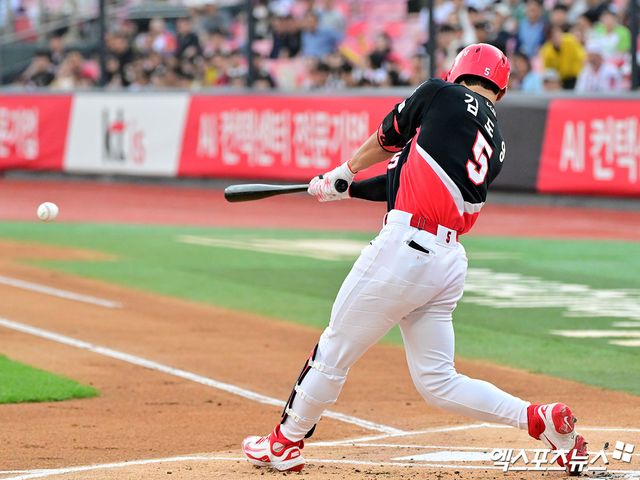 KIA 타이거즈 내야수 김도영이 지난 27일 광주 키움 히어로즈전에서 우측 햄스트링 부상을 당해 최소 4주 동안 재활에만 매진하게 됐다. 사진 엑스포츠뉴스 DB