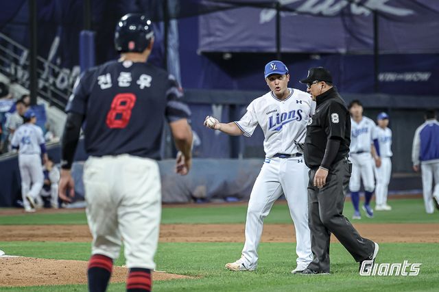 왼쪽부터 롯데 자이언츠 전준우, 삼성 라이온즈 최원태. 롯데 자이언츠
