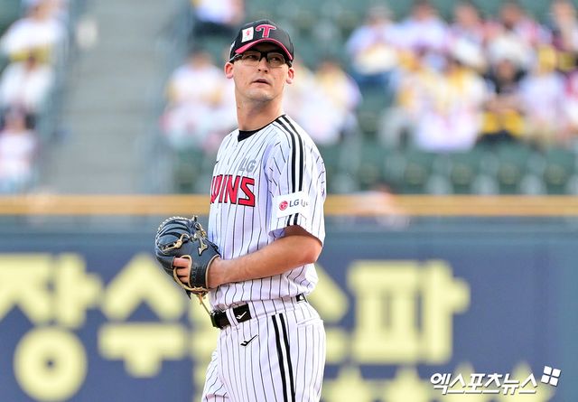 호주 출신 우완 코엔 윈이 28일 서울 잠실야구장에서 열린 2025 신한 SOL Bank KBO리그 한화 이글스와의 경기를 끝으로 LG 트윈스와의 단기 대체 외국인 선수 계약이 만료됐다. 사진 김한준 기자