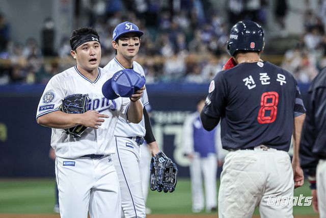 왼쪽부터 삼성 라이온즈 최원태와 구자욱, 롯데 자이언츠 전준우. 롯데 자이언츠