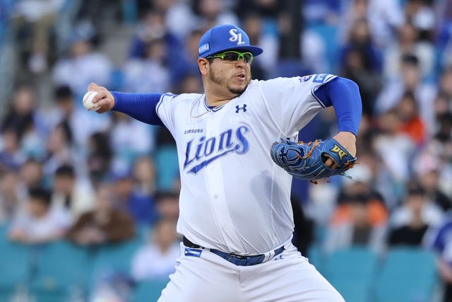 삼성 라이온즈 선발투수 아리엘 후라도가 2일 대구 두산 베어스전에 선발 등판해 투구하고 있다. 삼성 라이온즈