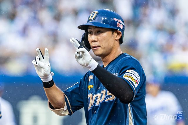 NC 외야수 한석현은 3일 사직구장에서 열린 '2025 신한 SOL Bank KBO 리그' 롯데와 주말 3연전 두 번째 경기에서 9번타자 중견수로 선발 출전했다. 이날 3안타 3타점으로 맹활약 해 팀 승리에 보탬이 됐다. NC 다이노스