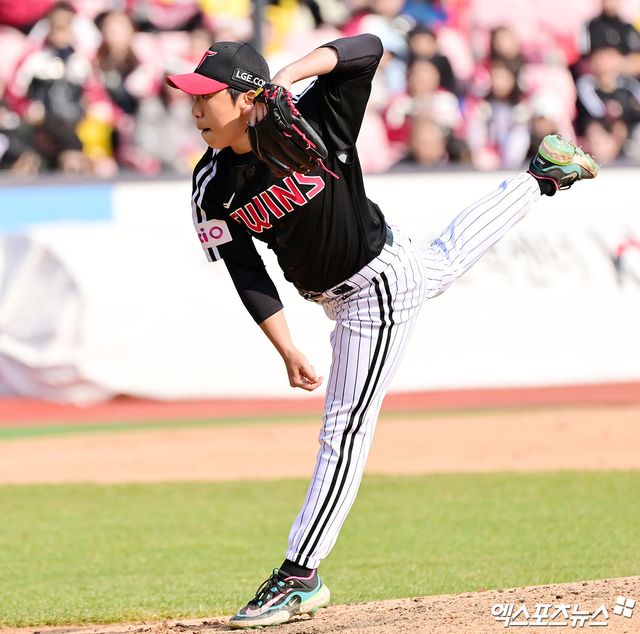 8일 오후 수원KT위즈파크에서 열린 '2025 신한 SOL Bank KBO리그' LG 트윈스와 KT 위즈의 시범경기, 7회말 LG 박명근이 공을 힘차게 던지고 있다. 엑스포츠뉴스 DB