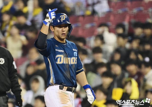 NC 내야수 서호철(사진)은 3일 사직구장에서 열린 '2025 신한 SOL Bank KBO 리그' 롯데와 주말 3연전 두 번째 경기에서 6번타자 1루수로 선발 출전했다. 3회초 주루 과정에서 왼쪽 햄스트링 근경직으로 중도 교체됐다. 대주자로는 도태훈이 투입됐다. 엑스포츠뉴스 DB