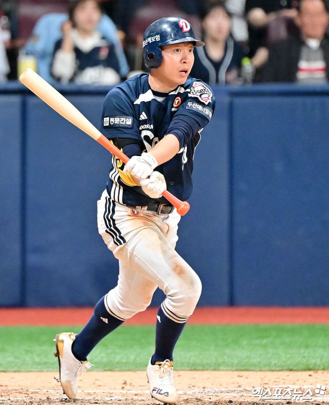 두산 베어스 정수빈이 올해 정규시즌 경기에 출전해 타격하고 있다. 엑스포츠뉴스 DB