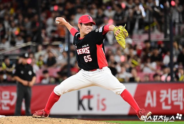 20일 오후 경기도 수원케이티위즈파크에서 열린 '2025 신한 SOL Bank KBO리그' KIA 타이거즈와 KT 위즈의 경기, 6회말 KIA 성영탁이 역투하고 있다. 엑스포츠뉴스 DB