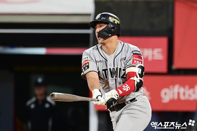 20일 오후 경기도 수원케이티위즈파크에서 열린 '2025 신한 SOL Bank KBO리그' KIA 타이거즈와 KT 위즈의 경기, 5회말 KT 선두타자 황재균이 안타를 때려내고 있다. 엑스포츠뉴스 DB