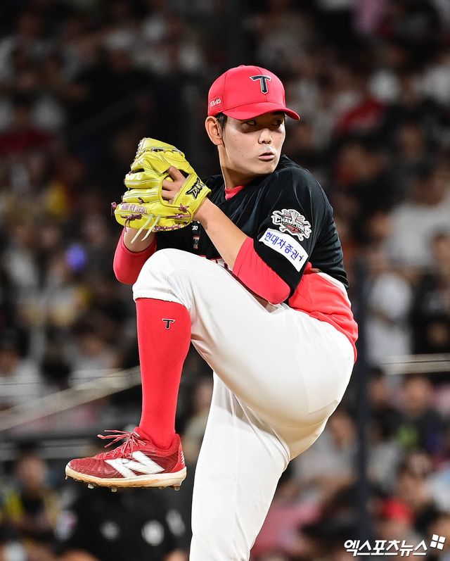 20일 오후 경기도 수원케이티위즈파크에서 열린 '2025 신한 SOL Bank KBO리그' KIA 타이거즈와 KT 위즈의 경기, 6회말 KIA 성영탁이 역투하고 있다. 엑스포츠뉴스 DB