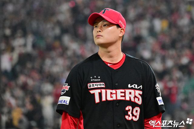 11일 오후 인천SSG랜더스필드에서 열린 '2025 신한 SOL Bank KBO리그' KIA 타이거즈와 SSG 랜더스의 더블헤더 2차전 경기, 6회말 1사 만루 KIA 최지민이 마운드를 내려가고 있다. 엑스포츠뉴스 DB