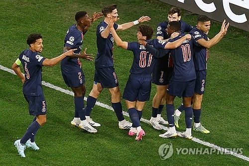 PSG가 1일 독일 뮌헨 알리안츠 아레나에서 열린 2024-2025 유럽축구연맹(UEFA) 챔피언스리그 결승전에서 인터 밀란을 5-0으로 대파했다. PSG 미드필더 이강인은 이날 벤치 대기했으나 출전 시간을 얻진 못했다. 그러나 이번 시즌 리그1, 쿠프 드 프랑스에 이어 UEFA 챔피언스리그까지 우승하면서 아시아 최초로 유러피언 트레블을 일궈냈다. 연합뉴스
