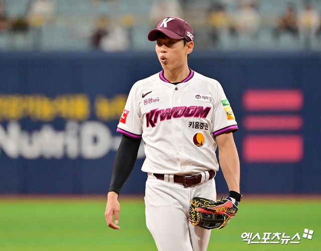 키움 히어로즈 캡틴 송성문이 지난 3일 KT 위즈전까지 27연속 도루에 성공, 이종범 현 KT 코치가 1997년 기록한 29연속 도루 성공에 도전할 수 있게 됐다. 사진 엑스포츠뉴스 DB