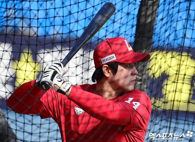 2일 오후 서울 잠실야구장에서 열리는 '2025 신한 SOL Bank KBO리그' SSG 랜더스와 LG 트윈스의 경기에 앞서 SSG 최정이 타격 훈련에 임하고 있다. 엑스포츠뉴스 DB