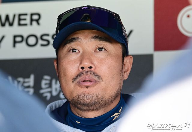 이호준 NC 감독은 지난 3일 사직구장에서 열린 '2025 신한 SOL Bank KBO 리그' 롯데와 주말 3연전 두 번째 경기를 앞두고 지난 2일 발표된 '임시 대체 홈구장 검토 착수'를 언급했다. 선수단은 홈구장 폐쇄로 원정이 길어지며 경기 진행에 어려움을 겪고 있다. 엑스포츠뉴스 DB