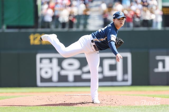 ​​​​NC 투수 김녹원은 4일 사직구장에서 열린 '2025 신한 SOL Bank KBO 리그' 롯데와 주말 3연전 마지막 경기에서 선발 등판했다. 최종 성적 3이닝 4실점을 기록했다. 4회말 한순간 흔들리며 대량 실점했다. NC 다이노스