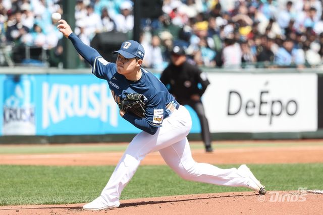 NC 투수 김녹원은 4일 사직구장에서 열린 '2025 신한 SOL Bank KBO 리그' 롯데와 주말 3연전 마지막 경기에서 선발 등판했다. 최종 성적 3이닝 4실점을 기록했다. 4회말 한순간 흔들리며 대량 실점했다. NC 다이노스