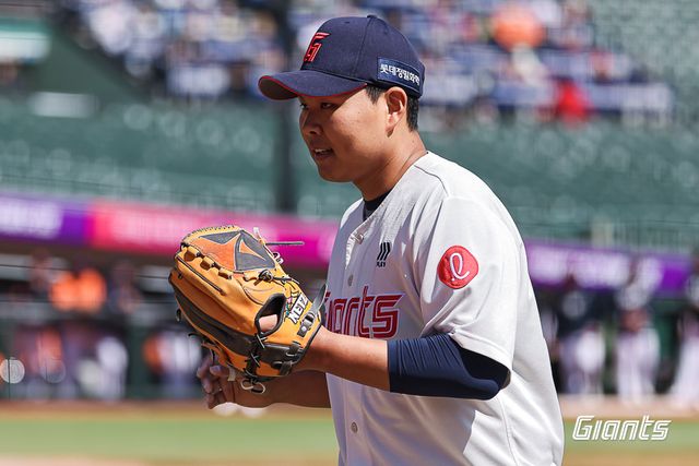 롯데 투수 박진은 지난 3일 사직구장에서 열린 '2025 신한 SOL Bank KBO 리그' NC와 주말 3연전 두 번째 경기에서 선발 등판했다. 최종 성적 3이닝 4실점으로 팀 패배를 지켜봐야 했다. 롯데 자이언츠