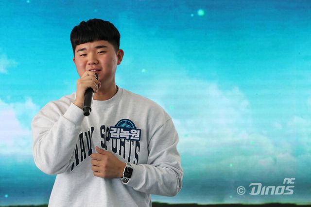 NC 투수 김녹원은 4일 사직구장에서 열린 '2025 신한 SOL Bank KBO 리그' 롯데와 주말 3연전 마지막 경기에서 선발 등판했다. 최종 성적 3이닝 4실점을 기록했다. 4회말 한순간 흔들리며 대량 실점했다. NC 다이노스