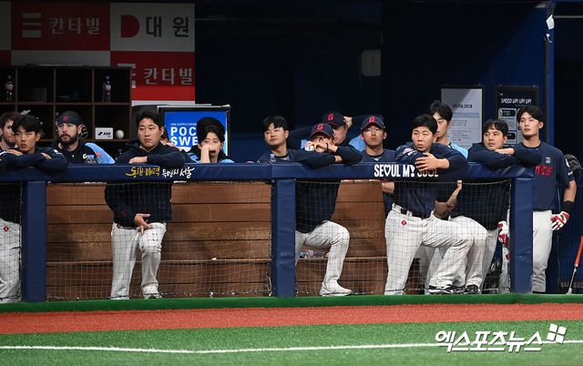 롯데는 5일 사직구장에서 열린 '2025 신한 SOL Bank KBO 리그' SSG와 주중 3연전 첫 번째 경기에서 1-7로 완패했다. 치고 올라가야 할 이달초 연패 행진이 길어지며 위기를 맞이했다. 엑스포츠뉴스 DB