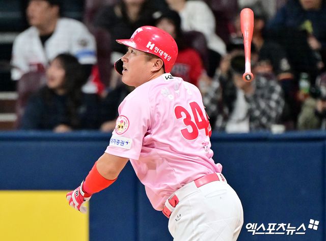 5일 오후 서울 구로구 고척스카이돔에서 열린 '2025 신한 SOL Bank KBO리그' KIA 타이거즈와 키움 히어로즈의 경기, 6회초 무사 1,3루 KIA 최형우가 스리런 홈런을 날리고 있다. 최형우는 KBO리그 통산 4번째 400홈런을 달성했다. 고척, 김한준 기자