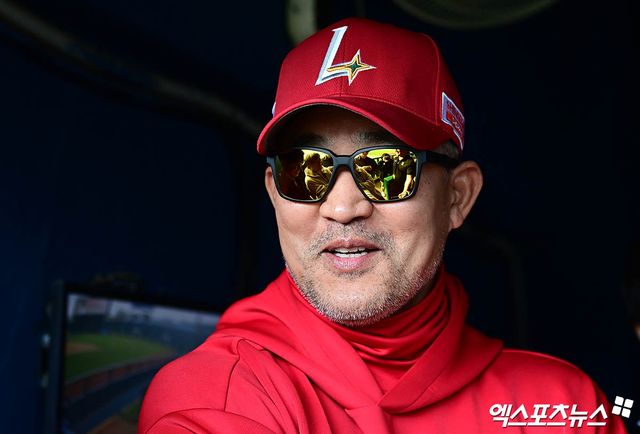 이숭용 SSG 랜더스 감독(사진)은 5일 사직구장에서 열린 '2025 신한 SOL Bank KBO 리그' 롯데와 주중 3연전 첫 번째 경기를 앞두고 화이트의 호투에 기대감을 드러냈다. 엑스포츠뉴스 DB