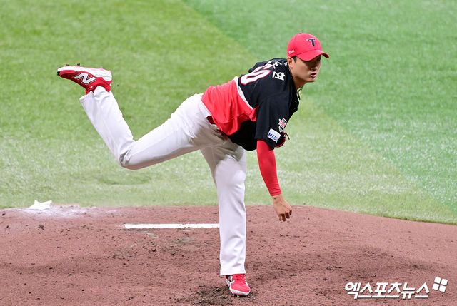 6일 오후 서울 구로구 고척스카이돔에서 열린 '2025 신한 SOL Bank KBO리그' KIA 타이거즈와 키움 히어로즈의 경기, 3회말 KIA 선발투수 김도현이 공을 힘차게 던지고 있다. 고척, 김한준 기자