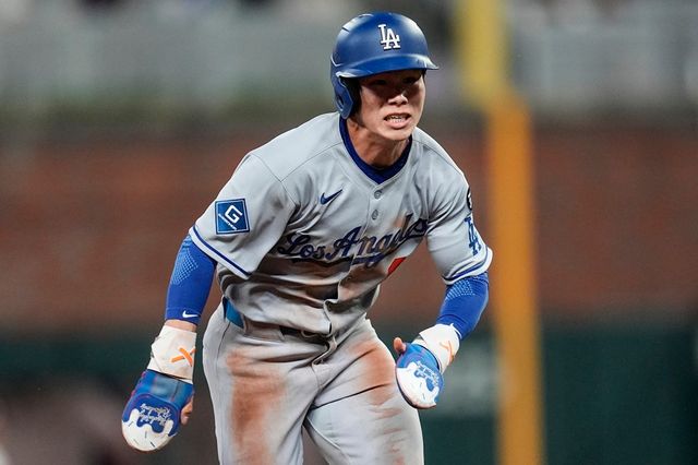 미국 메이저리그 LA 다저스의 김혜성이 6일(한국시간) 미국 플로리다주 마이애미의 론디포 파크에서 열린 2025 메이저리그 마이애미 말린스와의 원정 경기에 9번타자 겸 2루수로 선발출전,&nbsp;4타수 2안타 1타점 1득점 1도루를 기록했다. 사진 연합뉴스