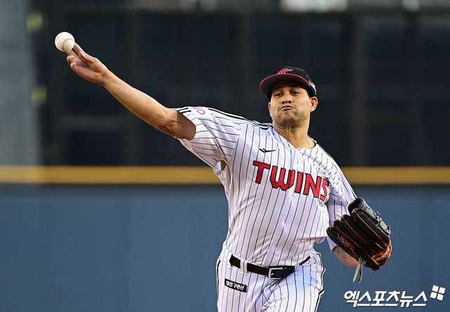 LG 트윈스 선발투수 요니 치리노스가 정규시즌 경기에 선발 등판해 투구하고 있다. 엑스포츠뉴스 DB