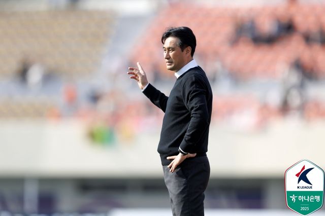 유병훈 감독은 지난 맞대결과 마찬가지로 FC서울과의 경기의 중요성을 강조했다. 유 감독은 FC안양 팬들에게 서울전은 그저 한 경기 이상의 의미를 지닌다면서 아워네이션(안양종합운동장의 애칭)에서는 반드시 서울을 상대로 승리를 따내야 한다고 목소리를 높였다. 사진 한국프로축구연맹