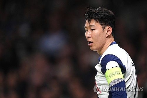 토트넘 내부 소식을 전하는 폴 오키프는 지난 6일(한국시간) 토트넘 주장 손흥민이 만약 토트넘이 보되/글림트(노르웨이)를 넘어설 경우, 유럽축구연맹(UEFA) 유로파리그 결승전에 맞춰서 돌아올 것으로 예상된다고 전했다.&nbsp;연합뉴스