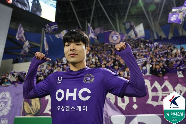 유병훈 감독은 지난 맞대결과 마찬가지로 FC서울과의 경기의 중요성을 강조했다. 유 감독은 FC안양 팬들에게 서울전은 그저 한 경기 이상의 의미를 지닌다면서 아워네이션(안양종합운동장의 애칭)에서는 반드시 서울을 상대로 승리를 따내야 한다고 목소리를 높였다. 사진 한국프로축구연맹