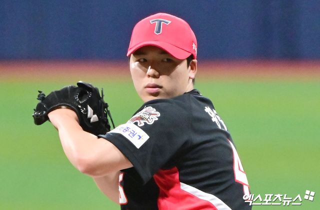 KIA 타이거즈 우완 황동하가 7일 서울 고척스카이돔에서 열린 2025 신한 SOL Bank KBO리그 키움 히어로즈와의 팀 간 6차전에 선발등판, 5이닝 1실점 호투에도 승리투수가 되지 못했다. 사진 김한준 기자