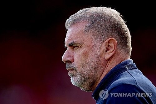 영국 BBC가 28일(한국시간) 애스턴 빌라가 토트넘 홋스퍼가 요청한 프리미어리그 맞대결 일정 요청 변경을 거부했다고 전했다.&nbsp; 토트넘은 지난 27일&nbsp;공식 홈페이지를 통해 오는 19일 예정된 애스턴 빌라와의 2024-2025시즌 프리미어리그 최종전 일정 변경을 위해 사무국과 논의를 거치고 있다고 밝혔다.&nbsp;연합뉴스