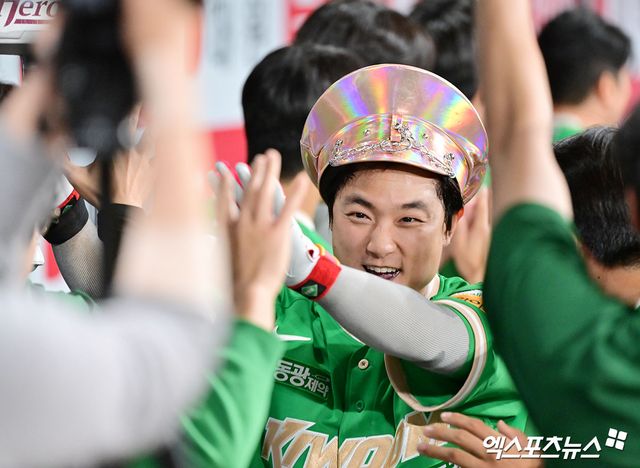 키움 히어로즈 내야수 김태진이 7일 서울 고척스카이돔에서 열린 2025 신한 SOL Bank KBO리그 KIA 타이거즈와의 팀 간 6차전에 6번타자 겸 2루수로 선발출전, 4타수 1안타 4타점 1득점을 기록하고 팀 역전승을 이끌었다. 사진 김한준 기자