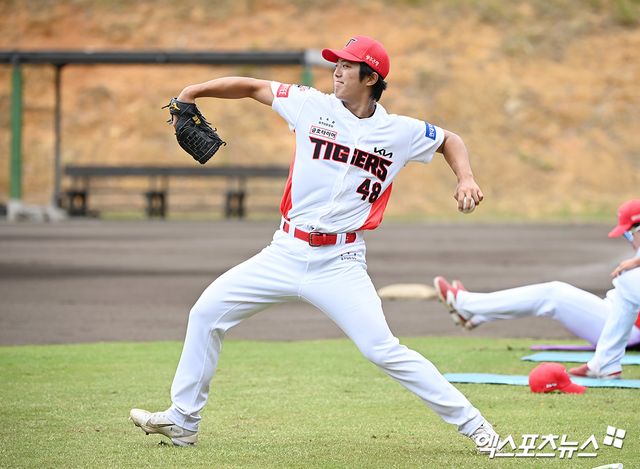 지난해 6월 왼쪽 팔꿈치 인대 접합 수술을 받은 뒤 재활 과정을 밟고 있는 KIA 타이거즈 좌완 파이어볼러 이의리. 사진 엑스포츠뉴스 DB