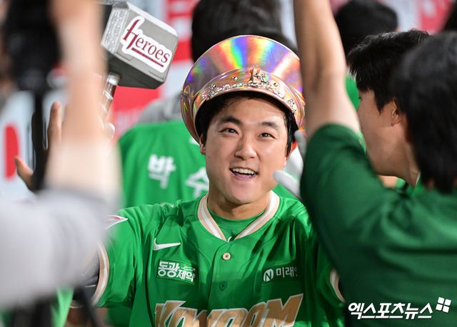 키움 히어로즈 내야수 김태진이 7일 서울 고척스카이돔에서 열린 2025 신한 SOL Bank KBO리그 KIA 타이거즈와의 팀 간 6차전에 6번타자 겸 2루수로 선발출전, 4타수 1안타 4타점 1득점을 기록하고 팀 역전승을 이끌었다. 사진 김한준 기자