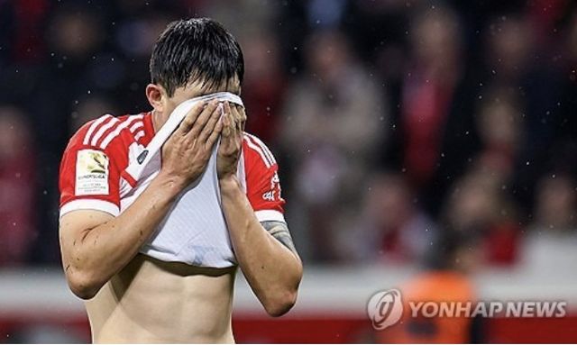 독일 매체 TZ는 지난 7일(한국시간) 뱅상 콤파니 감독이 여름에 열리는 국제축구연맹(FIFA) 클럽월드컵 출전을 위해 김민재가 남은 시즌 아킬레스 건염과 발 부상으로 휴식을 부여받을 거라고 전했다.&nbsp;연합뉴스