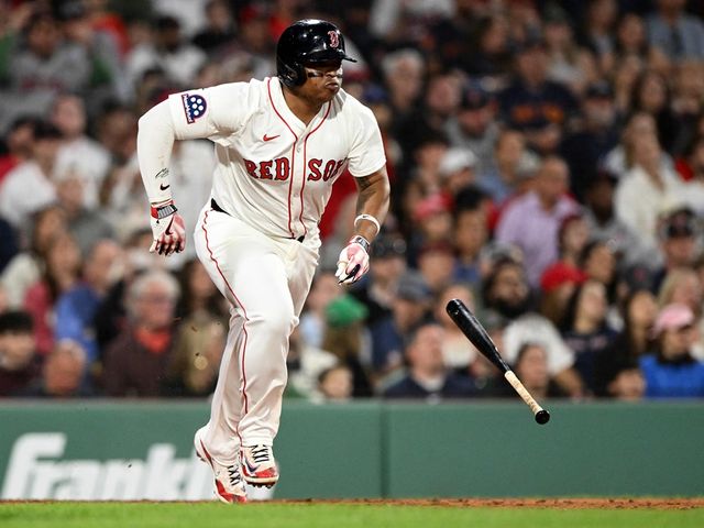 보스턴 내야수 데버스는 최근 팀이 자신에게 포지션 변경을 제안한 것에 분노했다. 비시즌부터 수비 포지션을 두고 데버스와 구단이 첨예해지고 있다. 연합뉴스 AFP